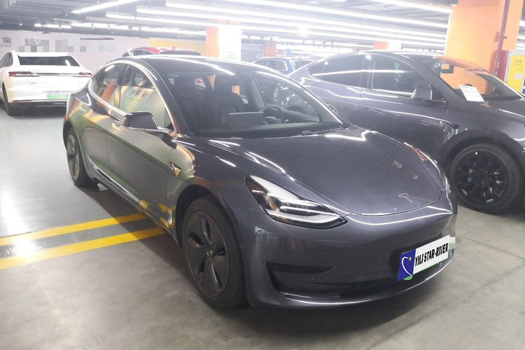 Tesla Model 3 445KM